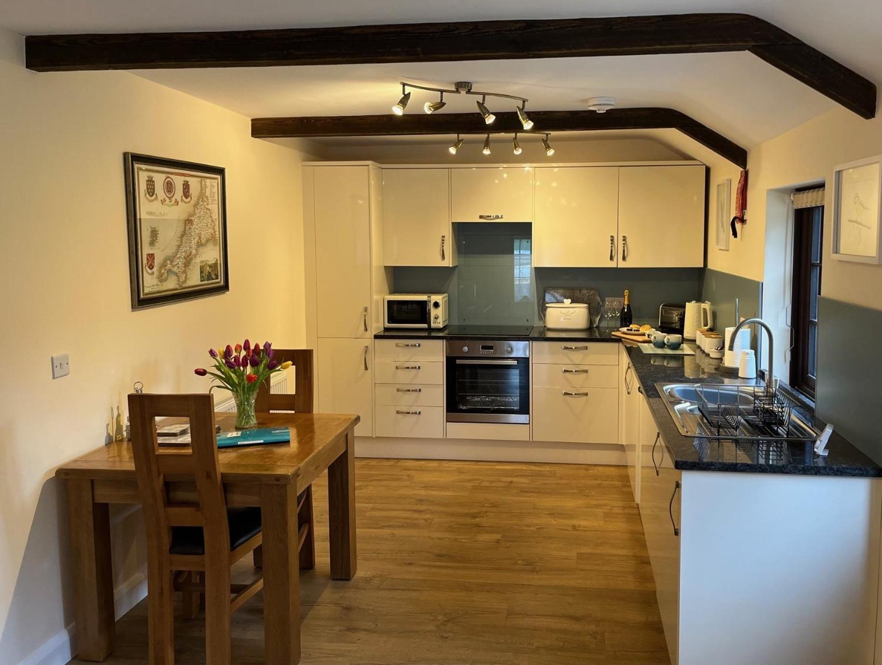 Maple & Beech Barns Apartment Труро Екстериор снимка