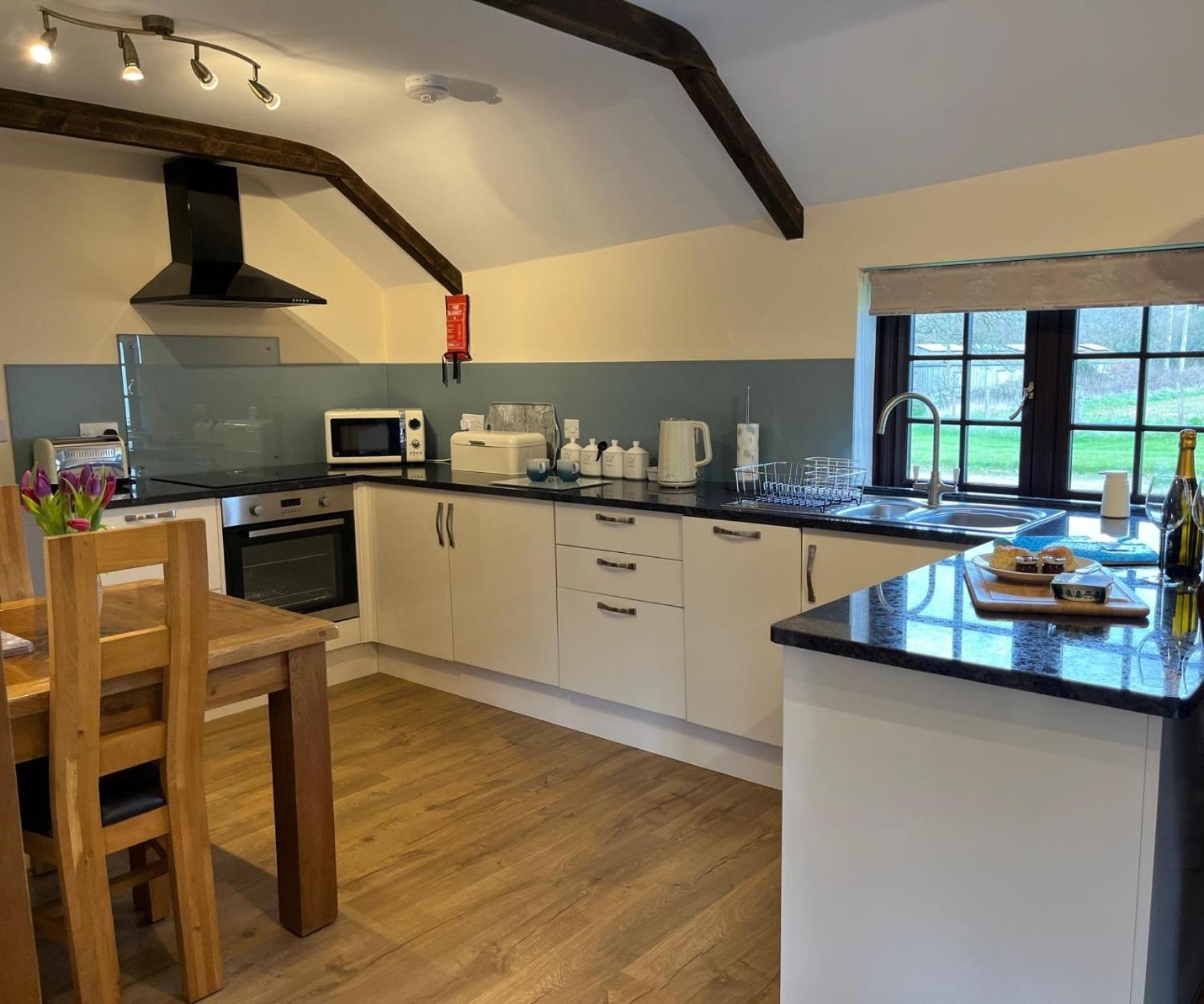 Maple & Beech Barns Apartment Труро Екстериор снимка